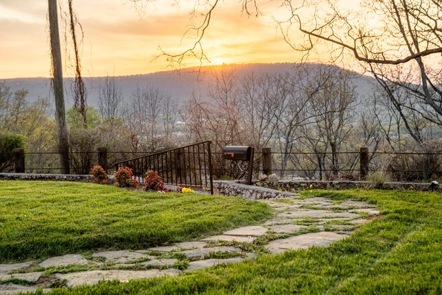 458 S Crest Road, Chattanooga, TN 37404