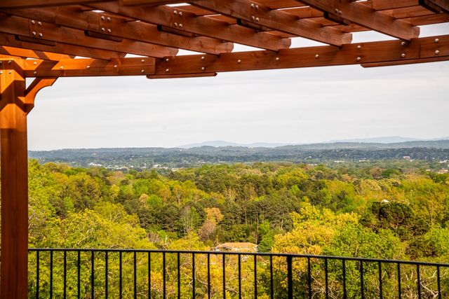 458 S Crest Road, Chattanooga, TN 37404