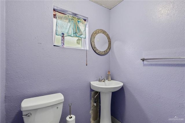 905 W Bowe Street, Pharr, TX 78577