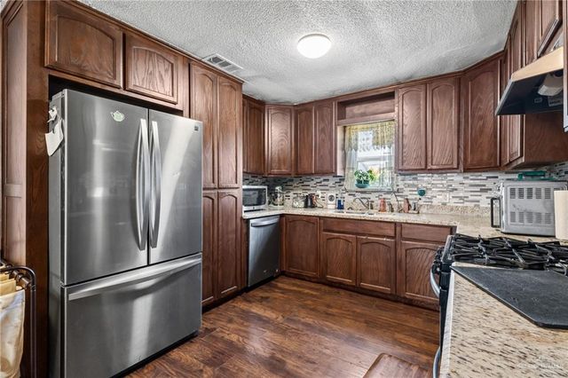 905 W Bowe Street, Pharr, TX 78577