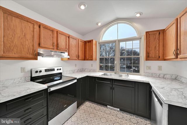 2098 WALNUT ST, Lebanon, PA 17042