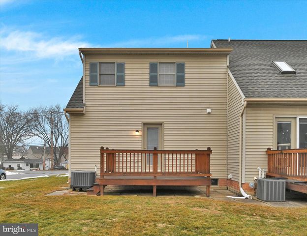 2098 WALNUT ST, Lebanon, PA 17042