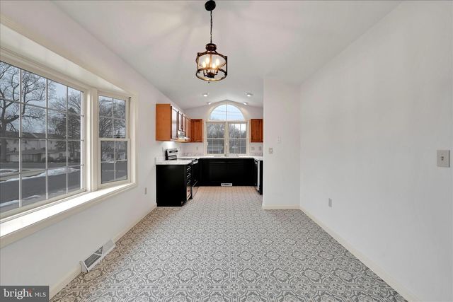 2098 WALNUT ST, Lebanon, PA 17042