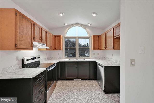 2098 WALNUT ST, Lebanon, PA 17042