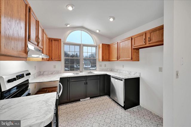 2098 WALNUT ST, Lebanon, PA 17042