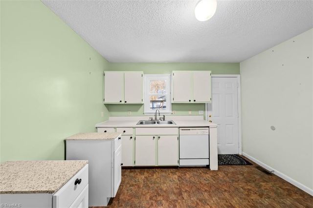 4250 Timber Lea Lane, Ramseur, NC 27316