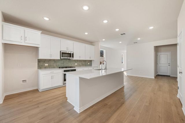 125 Clover BND, Liberty Hill, TX 78642