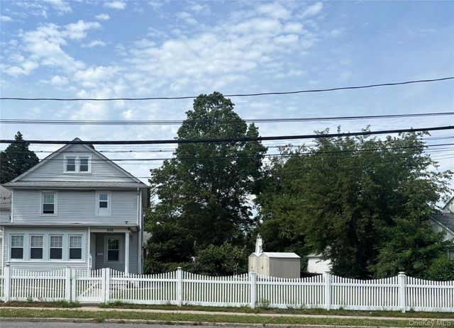 535 Cross Street, Westbury, NY 11590