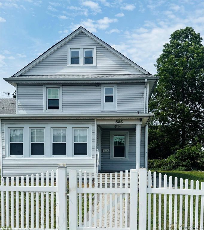 535 Cross Street, Westbury, NY 11590