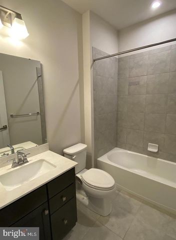 619 HOLYWELL DR, Malvern, PA 19355