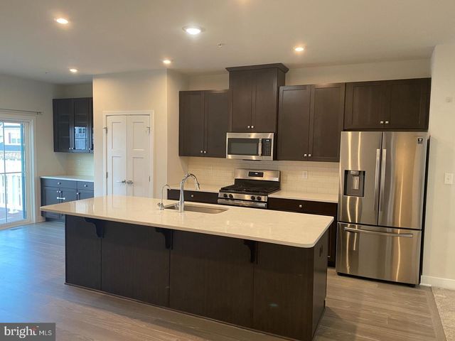 619 HOLYWELL DR, Malvern, PA 19355