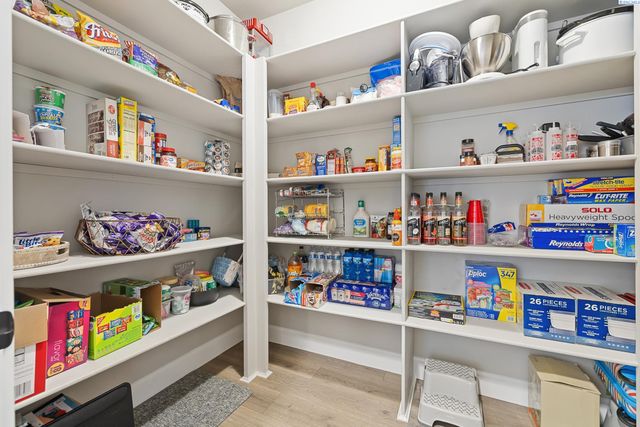 8215 Ashen Dr, Pasco, WA 99301