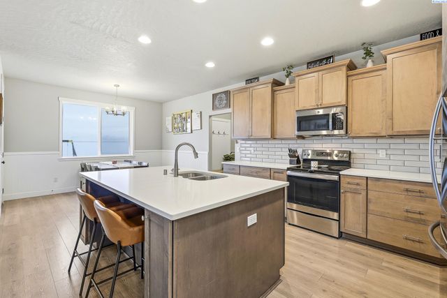 8215 Ashen Dr, Pasco, WA 99301