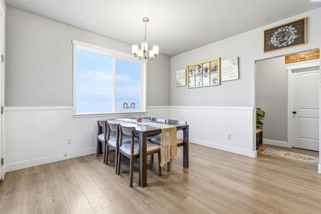 8215 Ashen Dr, Pasco, WA 99301