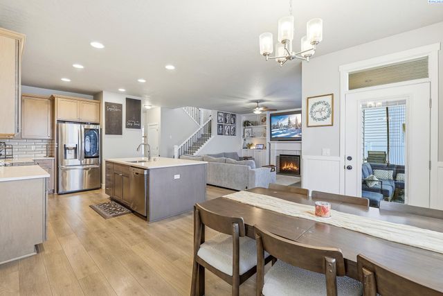 8215 Ashen Dr, Pasco, WA 99301