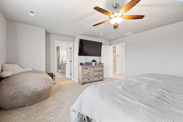 8215 Ashen Dr, Pasco, WA 99301