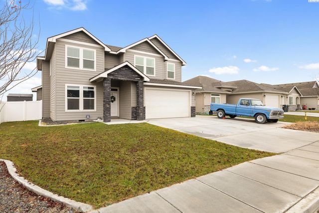 8215 Ashen Dr, Pasco, WA 99301
