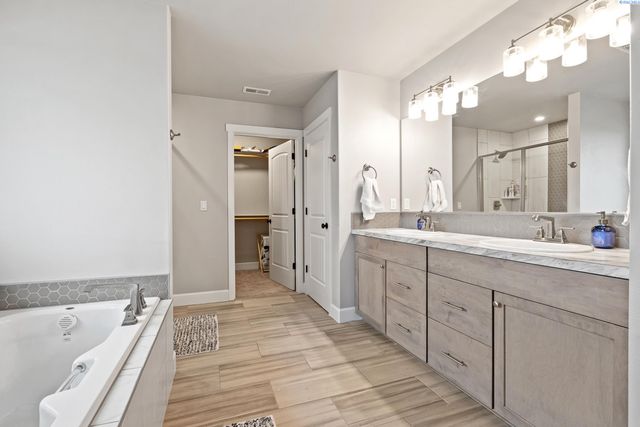 8215 Ashen Dr, Pasco, WA 99301