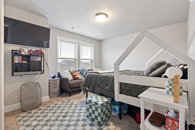 8215 Ashen Dr, Pasco, WA 99301