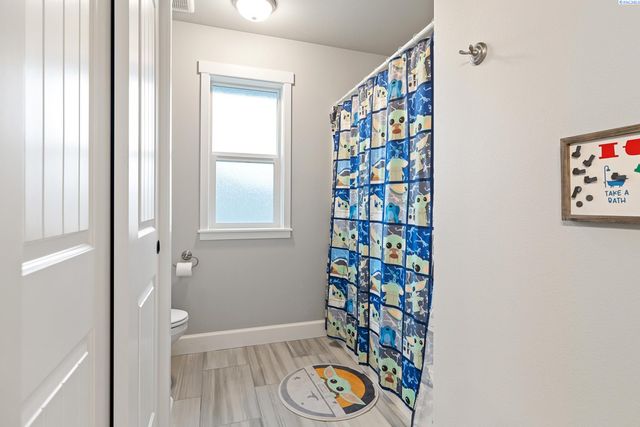 8215 Ashen Dr, Pasco, WA 99301