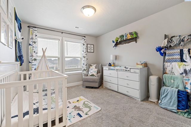 8215 Ashen Dr, Pasco, WA 99301