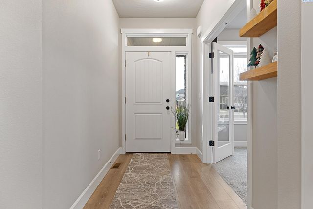 8215 Ashen Dr, Pasco, WA 99301