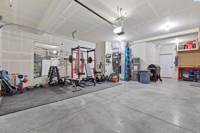 8215 Ashen Dr, Pasco, WA 99301