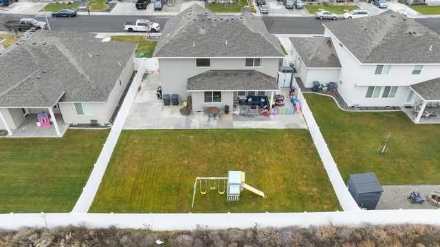 8215 Ashen Dr, Pasco, WA 99301