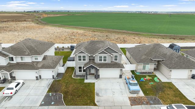 8215 Ashen Dr, Pasco, WA 99301