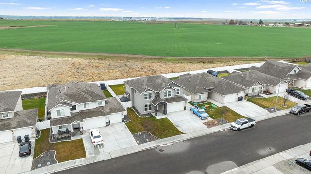 8215 Ashen Dr, Pasco, WA 99301
