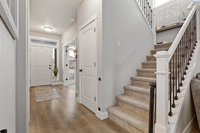 8215 Ashen Dr, Pasco, WA 99301