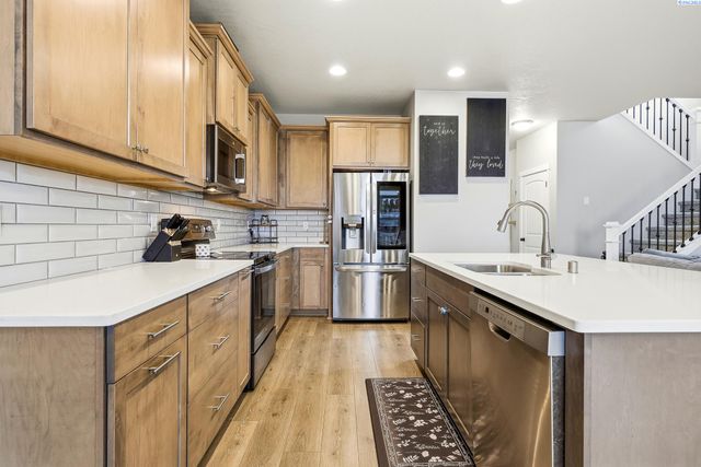 8215 Ashen Dr, Pasco, WA 99301