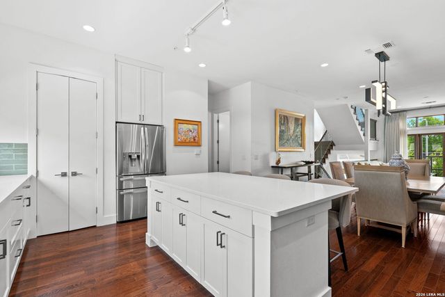 318 W Grayson St Unit 203, San Antonio, TX 78212