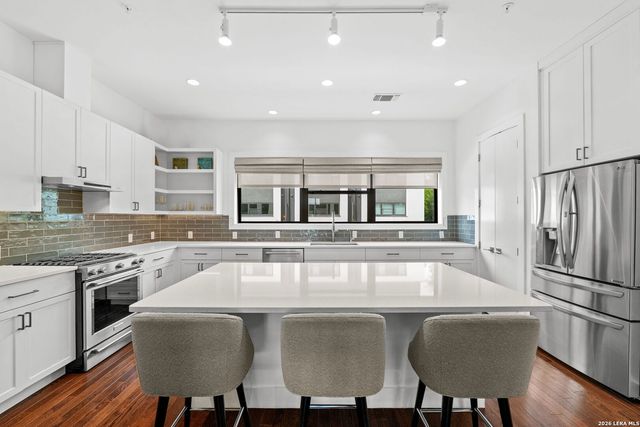 318 W Grayson St Unit 203, San Antonio, TX 78212