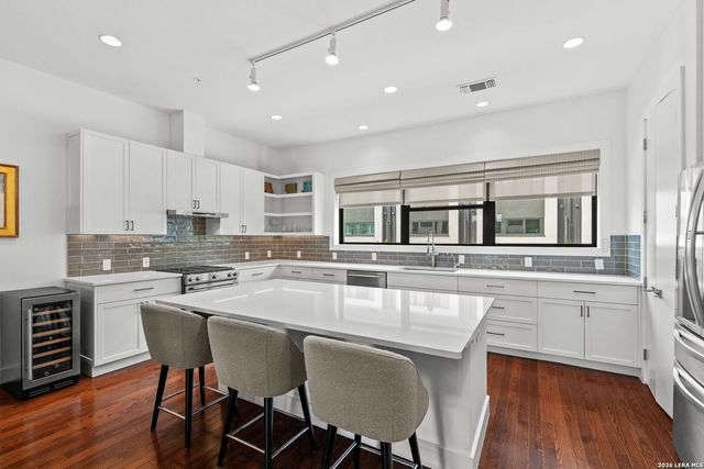 318 W Grayson St Unit 203, San Antonio, TX 78212