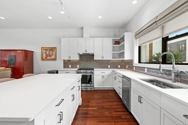 318 W Grayson St Unit 203, San Antonio, TX 78212