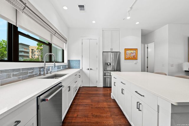 318 W Grayson St Unit 203, San Antonio, TX 78212