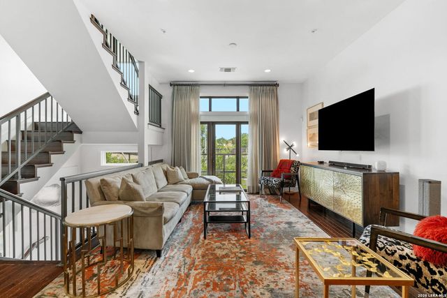 318 W Grayson St Unit 203, San Antonio, TX 78212
