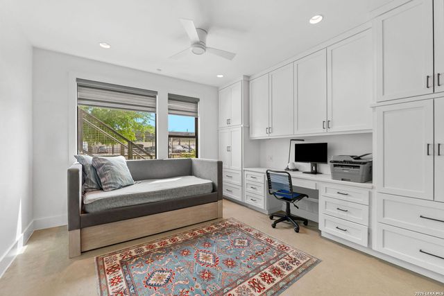 318 W Grayson St Unit 203, San Antonio, TX 78212