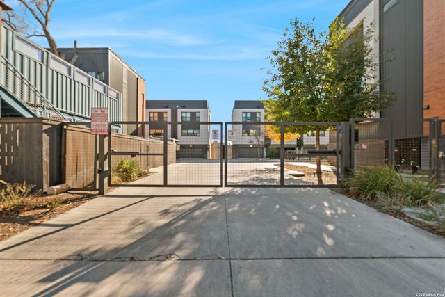 318 W Grayson St Unit 203, San Antonio, TX 78212