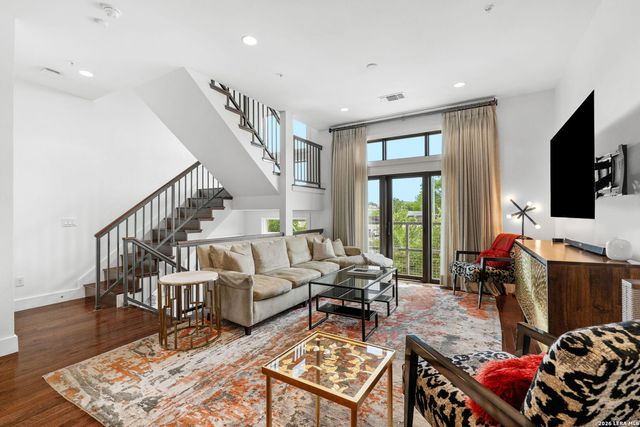 318 W Grayson St Unit 203, San Antonio, TX 78212