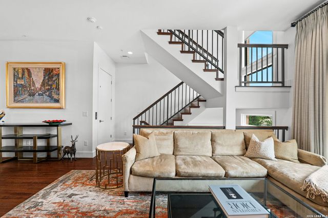 318 W Grayson St Unit 203, San Antonio, TX 78212