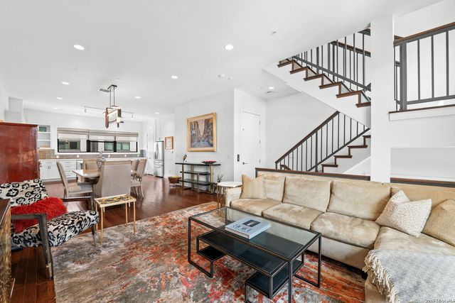 318 W Grayson St Unit 203, San Antonio, TX 78212
