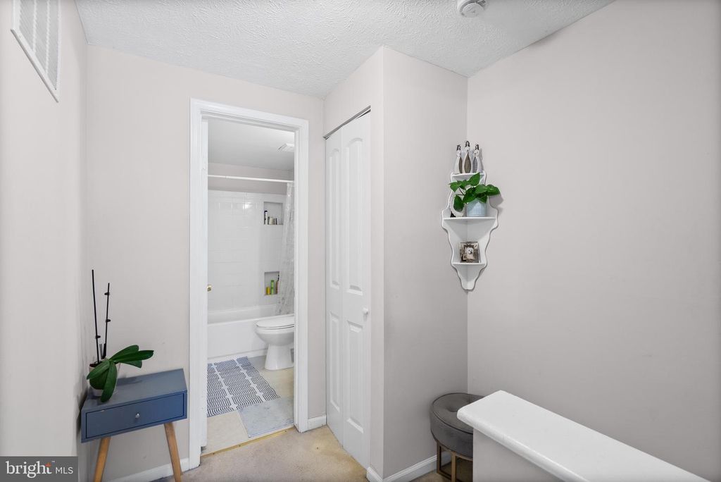 Image 18 of property listing at 9201 WILBUR CT, Columbia, MD 21046