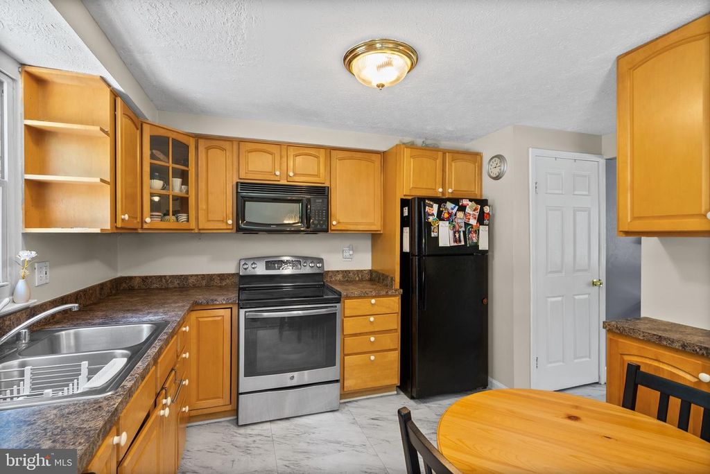 Image 3 of property listing at 9201 WILBUR CT, Columbia, MD 21046