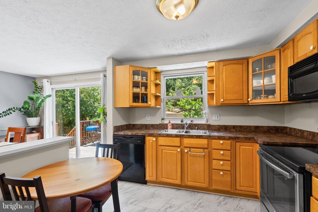 Image 4 of property listing at 9201 WILBUR CT, Columbia, MD 21046