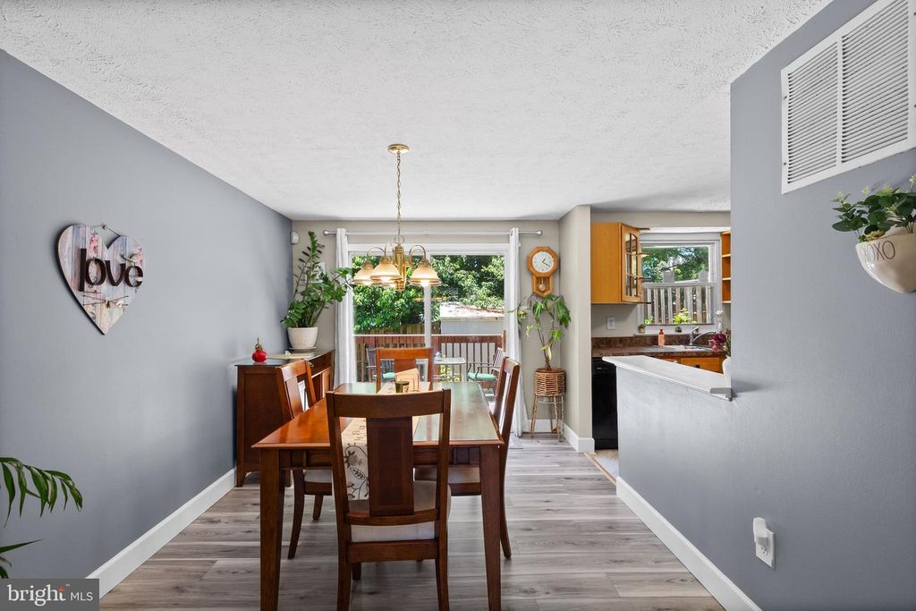 Image 9 of property listing at 9201 WILBUR CT, Columbia, MD 21046