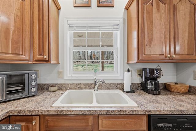 155 BUNCHBERRY RIDGE CT, Stephens City, VA 22655