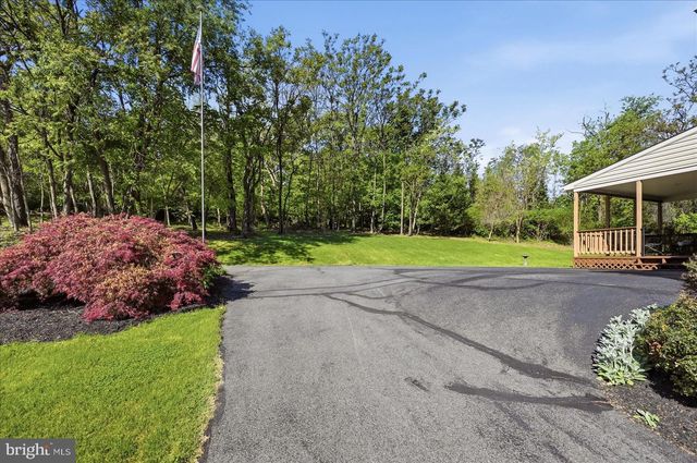 155 BUNCHBERRY RIDGE CT, Stephens City, VA 22655