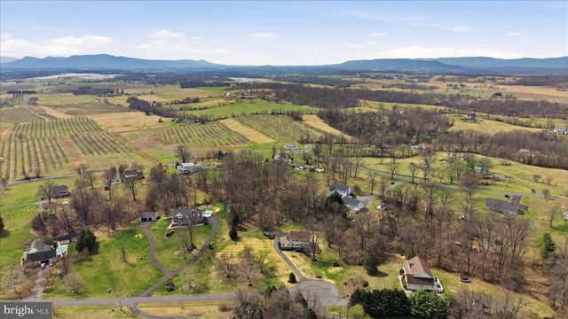 155 BUNCHBERRY RIDGE CT, Stephens City, VA 22655